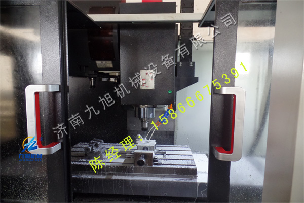 加工中心(圖1) 聚氨酯噴涂機(jī)