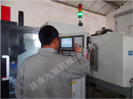 數(shù)控車床(圖1) 數(shù)控車床(圖1)